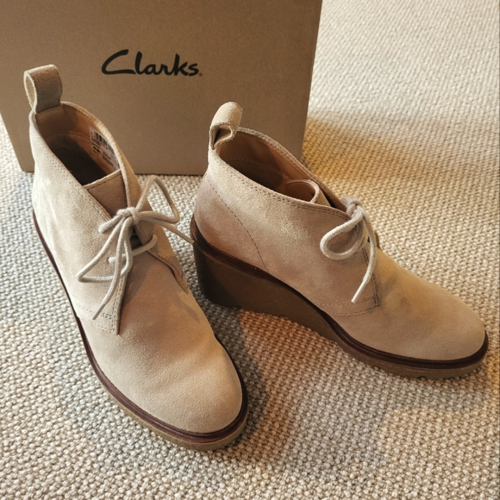 Clark's Shoes Clarkford DBT, Sand Suede Wedge Booties, sz 7.5 M